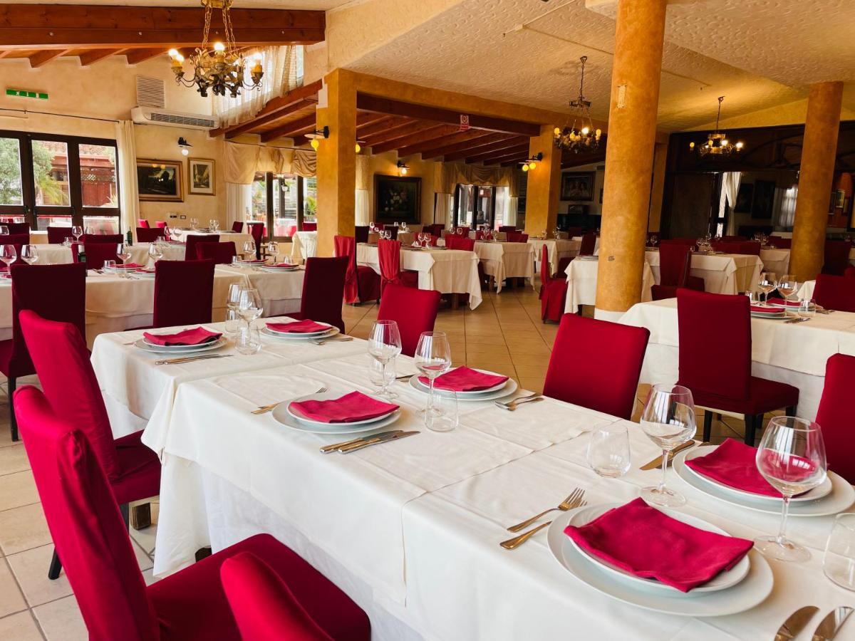 Hotel Villaggio Ristorante Pizzeria Museo Tanit Carbonia Exterior photo